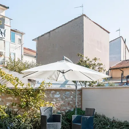 Ampio Con Giardino E Due - Centro 度假居